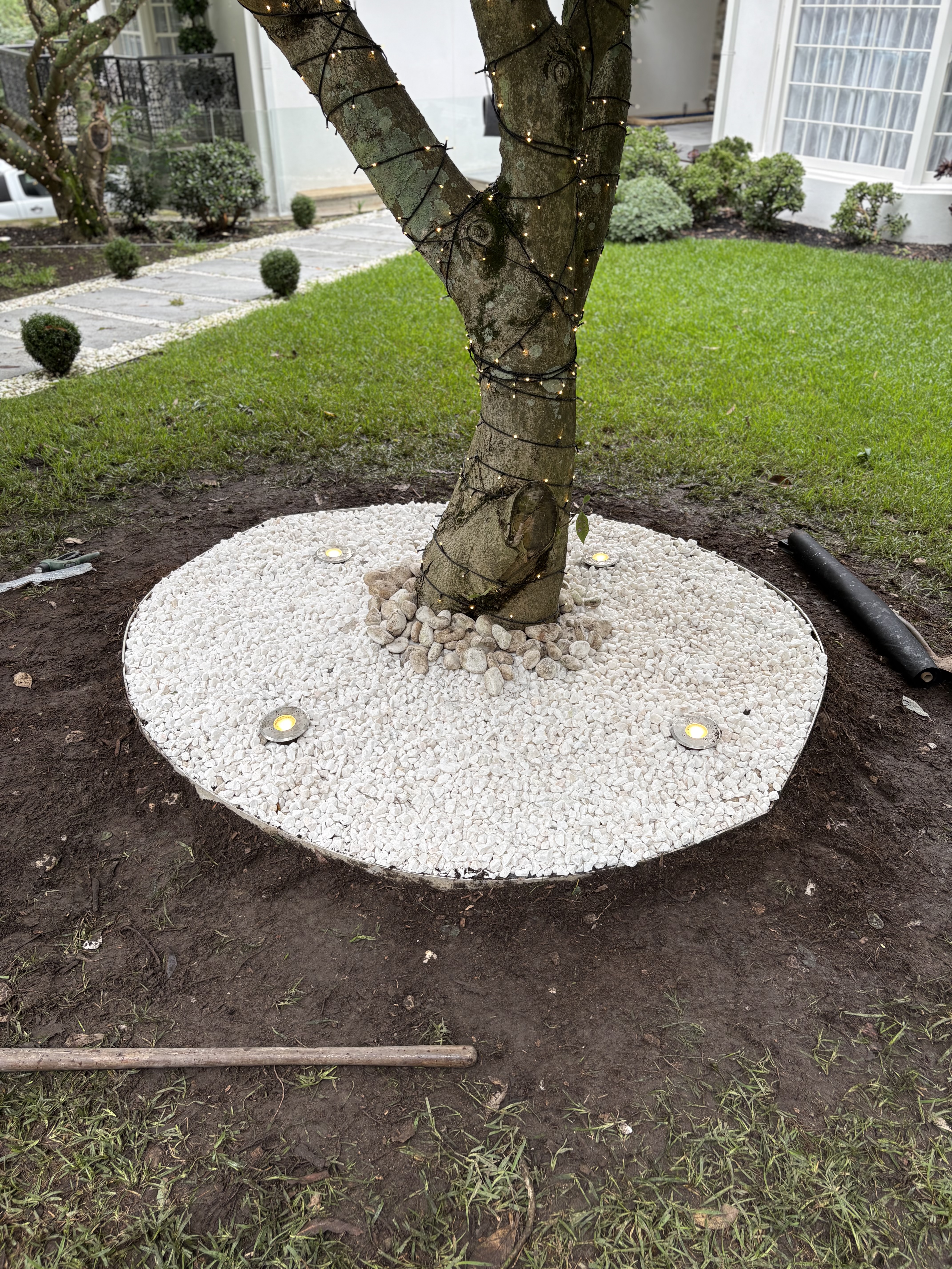 After - finished white pebble ring with weed mat by ETF Gardens